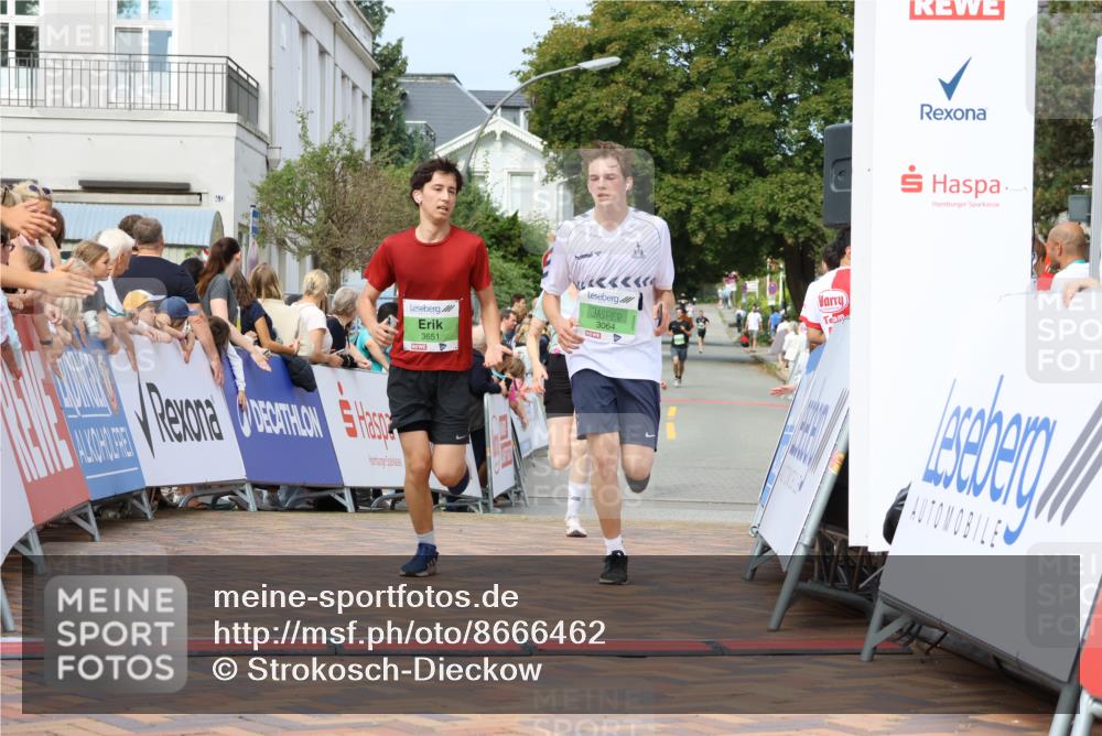 31.08.2025 - 21. Blankeneser Heldenlauf Strokosch-Dieckow http://msf.ph/oto/8666462 31.08.2025 10:58:34 Ziel 3064, 3651, 3457 meine-sportfotos.de