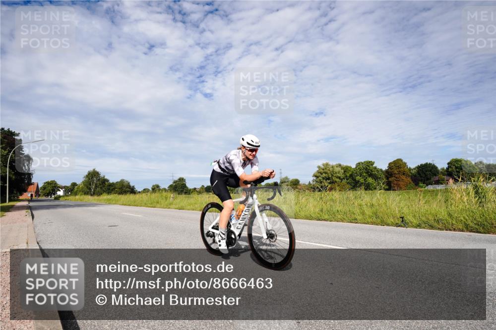 31.08.2025 - Elbe Triathlon Hamburg Michael Burmester http://msf.ph/oto/8666463 31.08.2025 10:30:58 Radfahren 864 meine-sportfotos.de