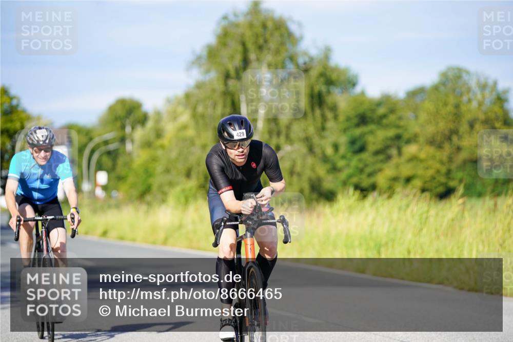 31.08.2025 - Elbe Triathlon Hamburg Michael Burmester http://msf.ph/oto/8666465 31.08.2025 09:36:46 Radfahren 429, 651, 703 meine-sportfotos.de