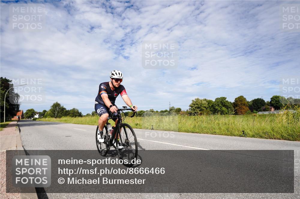 31.08.2025 - Elbe Triathlon Hamburg Michael Burmester http://msf.ph/oto/8666466 31.08.2025 10:31:07 Radfahren 1104 meine-sportfotos.de