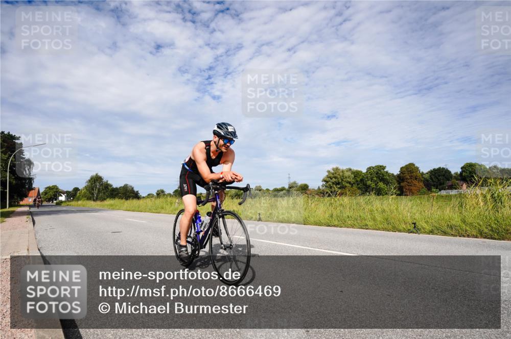 31.08.2025 - Elbe Triathlon Hamburg Michael Burmester http://msf.ph/oto/8666469 31.08.2025 10:31:19 Radfahren 1132, 1187 meine-sportfotos.de