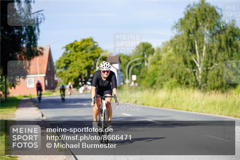 31.08.2025 - Elbe Triathlon Hamburg Michael Burmester http://msf.ph/oto/8666471 31.08.2025 09:36:53 Radfahren 300 meine-sportfotos.de