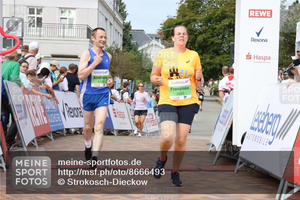 31.08.2025 - 21. Blankeneser Heldenlauf Strokosch-Dieckow http://msf.ph/oto/8666493 31.08.2025 11:16:52 Ziel 3020, 3452, 3178, 3280 meine-sportfotos.de