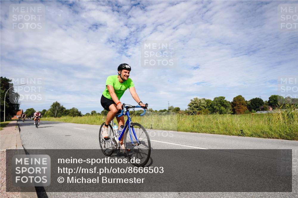 31.08.2025 - Elbe Triathlon Hamburg Michael Burmester http://msf.ph/oto/8666503 31.08.2025 10:32:05 Radfahren 679, 787, 938, 1144, 1216 meine-sportfotos.de