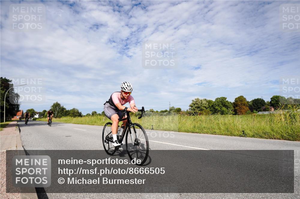 31.08.2025 - Elbe Triathlon Hamburg Michael Burmester http://msf.ph/oto/8666505 31.08.2025 10:32:07 Radfahren 679, 787, 938, 1144, 1216 meine-sportfotos.de