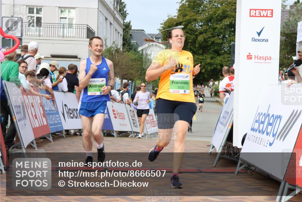 31.08.2025 - 21. Blankeneser Heldenlauf Strokosch-Dieckow http://msf.ph/oto/8666507 31.08.2025 11:16:52 Ziel 3020, 3452, 3178, 3280 meine-sportfotos.de