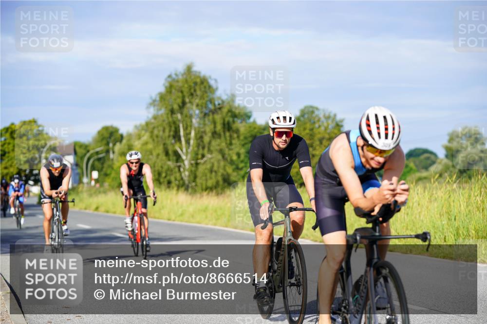 31.08.2025 - Elbe Triathlon Hamburg Michael Burmester http://msf.ph/oto/8666514 31.08.2025 09:37:11 Radfahren 254, 309, 325, 436, 470, 557, 626, 677, 695 meine-sportfotos.de