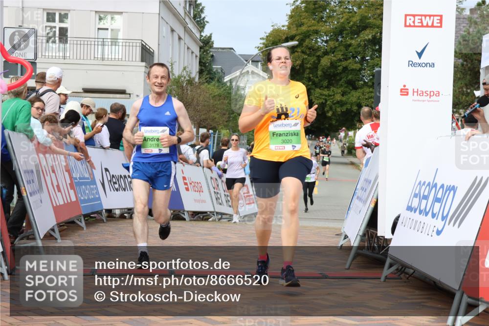 31.08.2025 - 21. Blankeneser Heldenlauf Strokosch-Dieckow http://msf.ph/oto/8666520 31.08.2025 11:16:52 Ziel 3020, 3452, 3178, 3280 meine-sportfotos.de