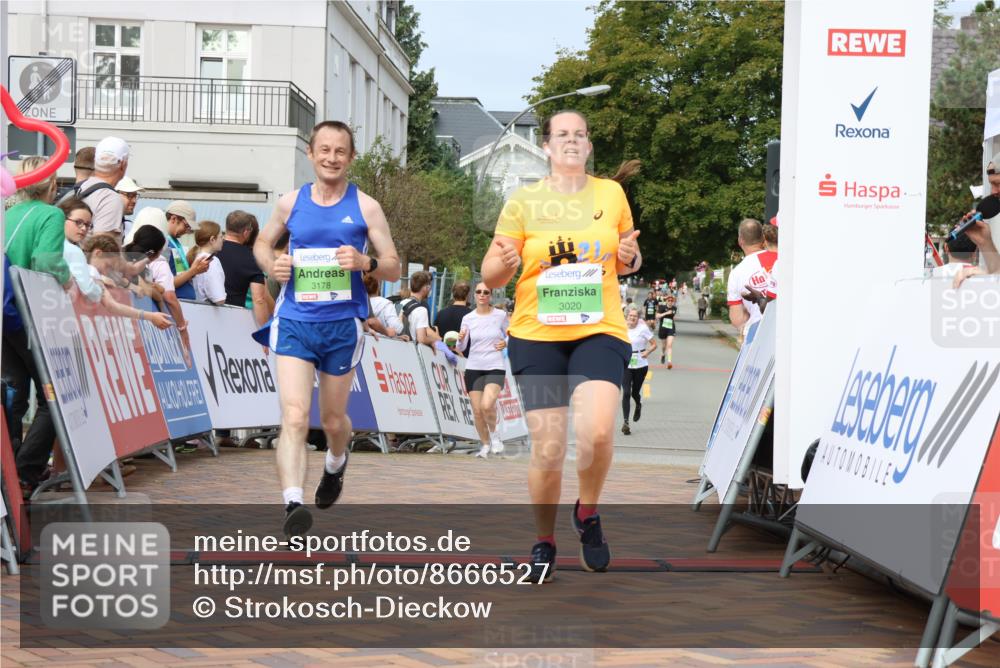 31.08.2025 - 21. Blankeneser Heldenlauf Strokosch-Dieckow http://msf.ph/oto/8666527 31.08.2025 11:16:52 Ziel 3020, 3452, 3178, 3280 meine-sportfotos.de