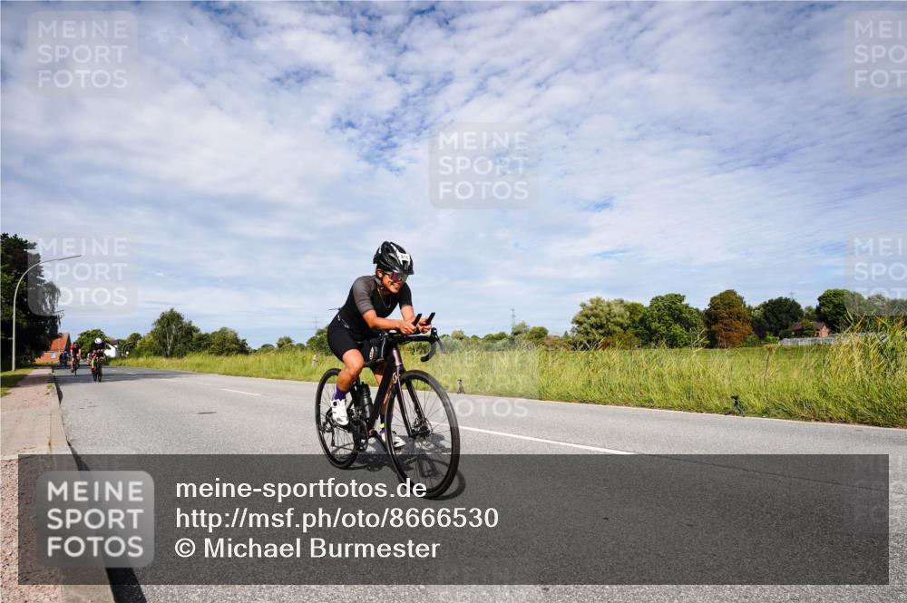 31.08.2025 - Elbe Triathlon Hamburg Michael Burmester http://msf.ph/oto/8666530 31.08.2025 10:32:32 Radfahren 811, 932, 1168, 1185, 1208, 1226, 1240 meine-sportfotos.de