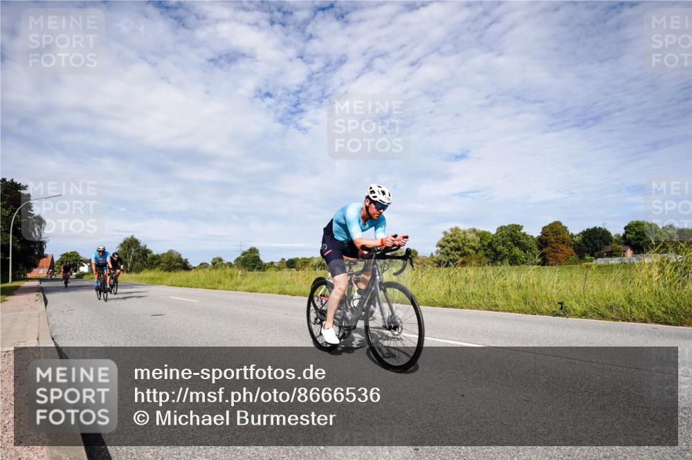 31.08.2025 - Elbe Triathlon Hamburg Michael Burmester http://msf.ph/oto/8666536 31.08.2025 10:32:37 Radfahren 786, 896, 932, 1168, 1174, 1185, 1226, 1240 meine-sportfotos.de