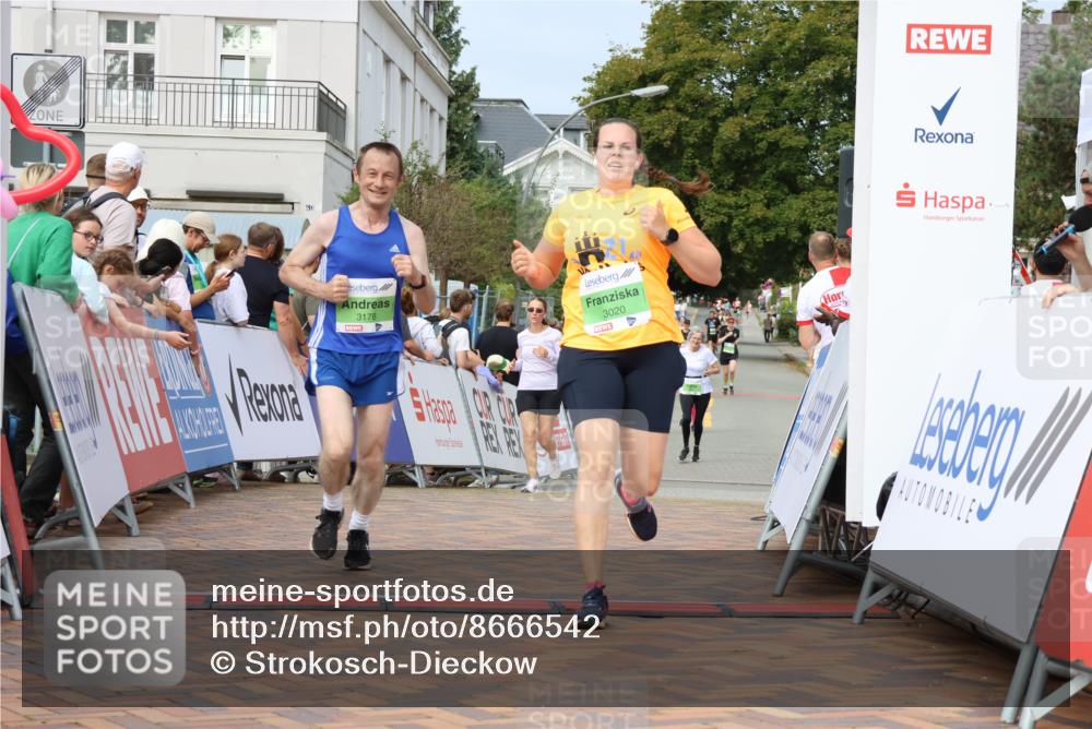 31.08.2025 - 21. Blankeneser Heldenlauf Strokosch-Dieckow http://msf.ph/oto/8666542 31.08.2025 11:16:52 Ziel 3020, 3452, 3178, 3280 meine-sportfotos.de