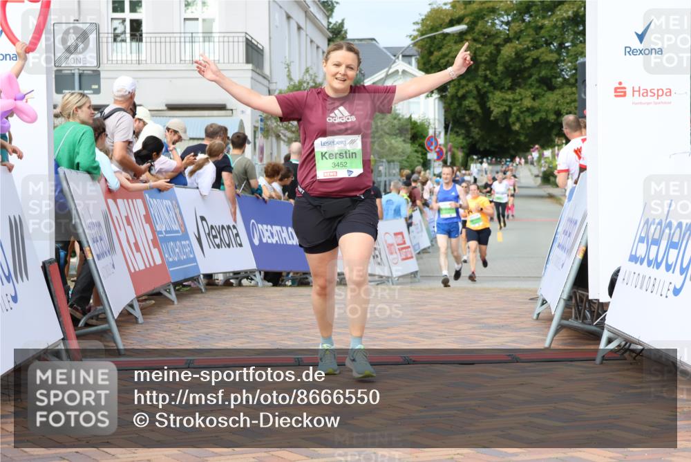 31.08.2025 - 21. Blankeneser Heldenlauf Strokosch-Dieckow http://msf.ph/oto/8666550 31.08.2025 11:16:47 Ziel 3452, 3278, 3280 meine-sportfotos.de