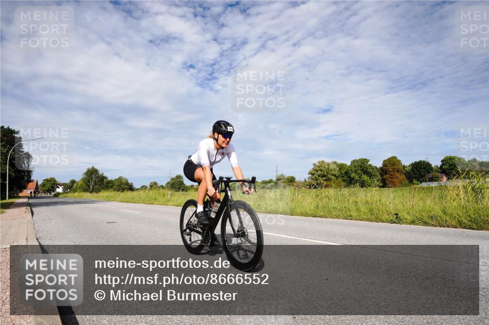 31.08.2025 - Elbe Triathlon Hamburg Michael Burmester http://msf.ph/oto/8666552 31.08.2025 10:32:53 Radfahren 804, 1195 meine-sportfotos.de