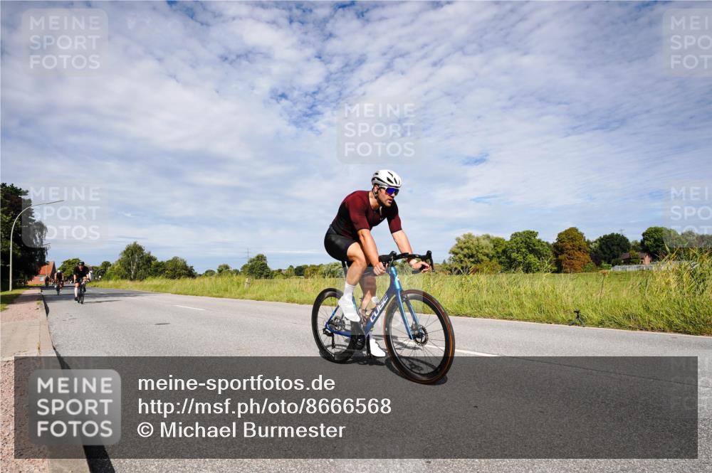 31.08.2025 - Elbe Triathlon Hamburg Michael Burmester http://msf.ph/oto/8666568 31.08.2025 10:33:14 Radfahren 1112, 1139, 1157, 1169, 1170 meine-sportfotos.de