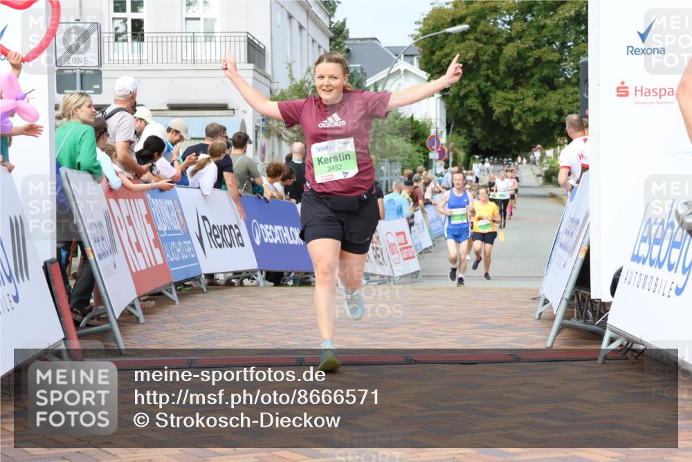 31.08.2025 - 21. Blankeneser Heldenlauf Strokosch-Dieckow http://msf.ph/oto/8666571 31.08.2025 11:16:47 Ziel 3452, 3278, 3280 meine-sportfotos.de