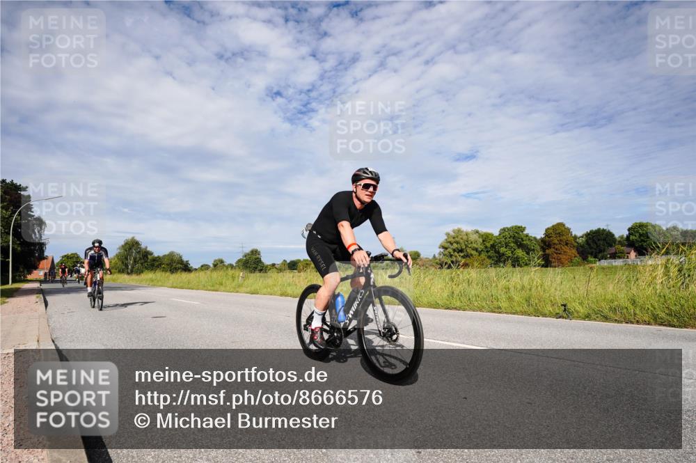 31.08.2025 - Elbe Triathlon Hamburg Michael Burmester http://msf.ph/oto/8666576 31.08.2025 10:33:22 Radfahren 826, 908, 944, 1119, 1157, 1177, 1191 meine-sportfotos.de
