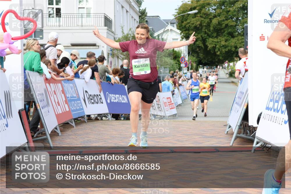31.08.2025 - 21. Blankeneser Heldenlauf Strokosch-Dieckow http://msf.ph/oto/8666585 31.08.2025 11:16:47 Ziel 3452, 3278, 3280 meine-sportfotos.de