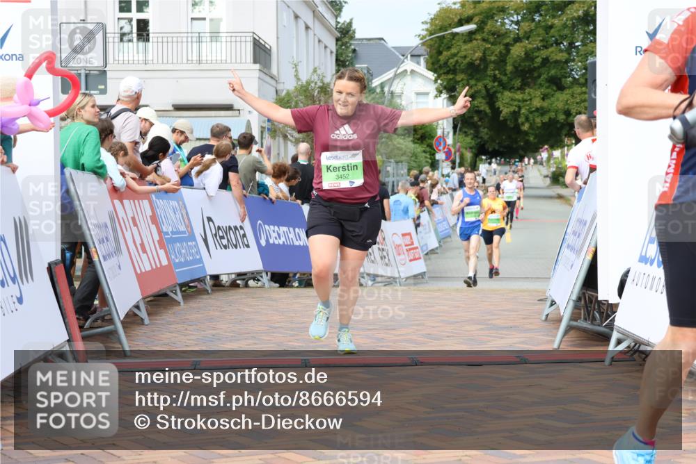 31.08.2025 - 21. Blankeneser Heldenlauf Strokosch-Dieckow http://msf.ph/oto/8666594 31.08.2025 11:16:47 Ziel 3452, 3278, 3280 meine-sportfotos.de