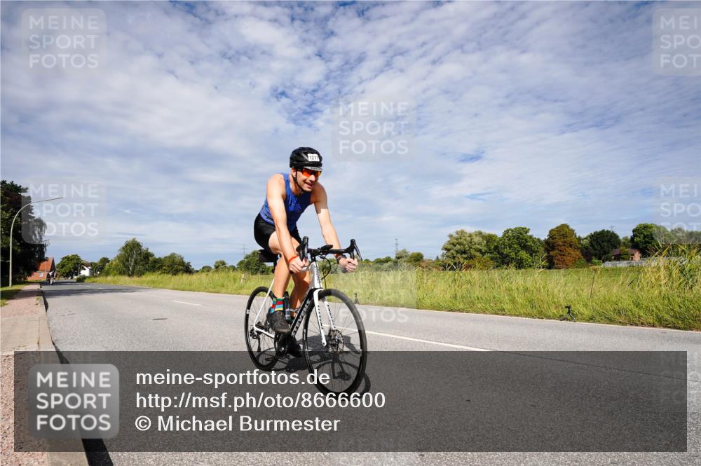 31.08.2025 - Elbe Triathlon Hamburg Michael Burmester http://msf.ph/oto/8666600 31.08.2025 10:33:36 Radfahren 820, 823, 825, 869, 1211 meine-sportfotos.de
