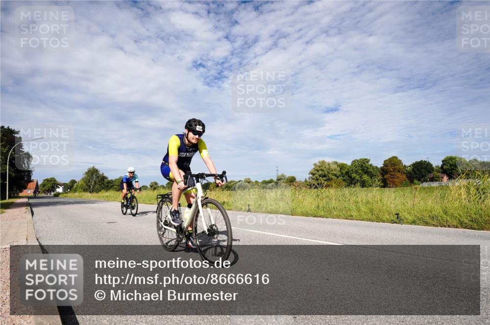 31.08.2025 - Elbe Triathlon Hamburg Michael Burmester http://msf.ph/oto/8666616 31.08.2025 10:33:56 Radfahren 1025, 1238 meine-sportfotos.de