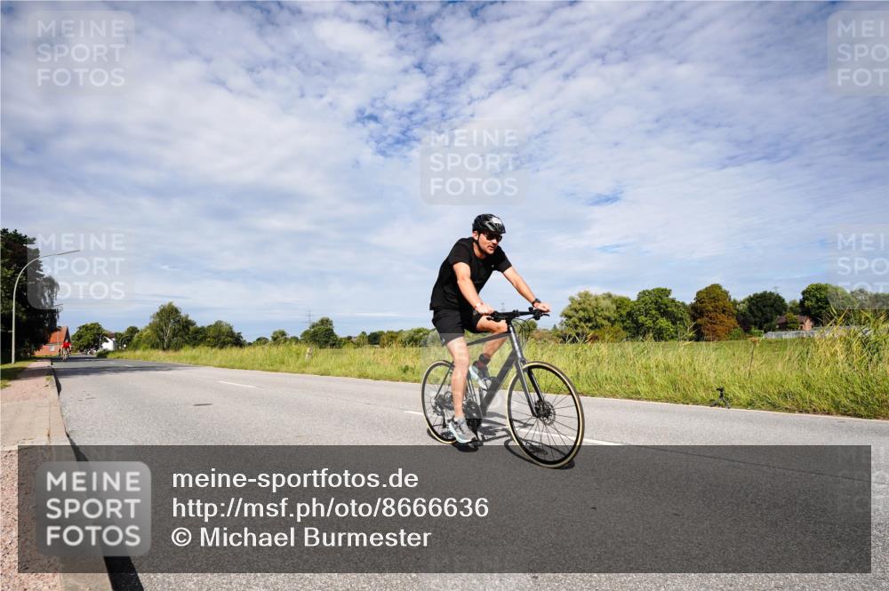 31.08.2025 - Elbe Triathlon Hamburg Michael Burmester http://msf.ph/oto/8666636 31.08.2025 10:34:21 Radfahren 928, 1146, 1167, 1176 meine-sportfotos.de