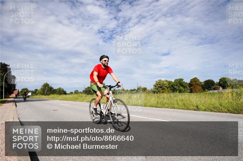 31.08.2025 - Elbe Triathlon Hamburg Michael Burmester http://msf.ph/oto/8666640 31.08.2025 10:34:26 Radfahren 1146, 1176 meine-sportfotos.de