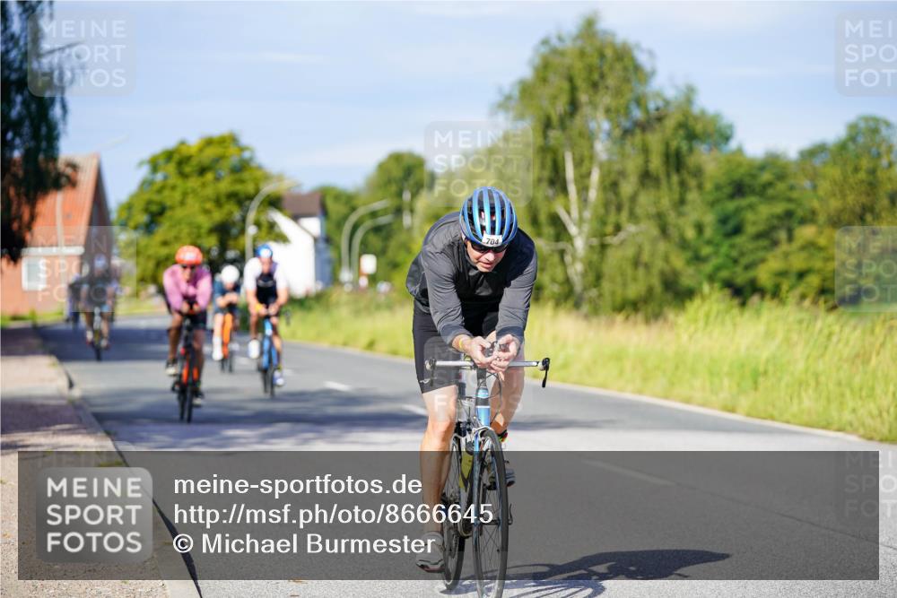 31.08.2025 - Elbe Triathlon Hamburg Michael Burmester http://msf.ph/oto/8666645 31.08.2025 09:37:47 Radfahren 371, 379, 512, 587, 704, 768 meine-sportfotos.de