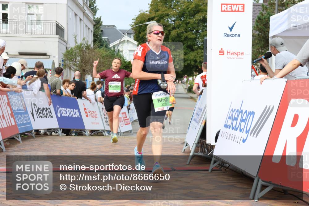 31.08.2025 - 21. Blankeneser Heldenlauf Strokosch-Dieckow http://msf.ph/oto/8666650 31.08.2025 11:16:45 Ziel 3452, 3278, 3280 meine-sportfotos.de