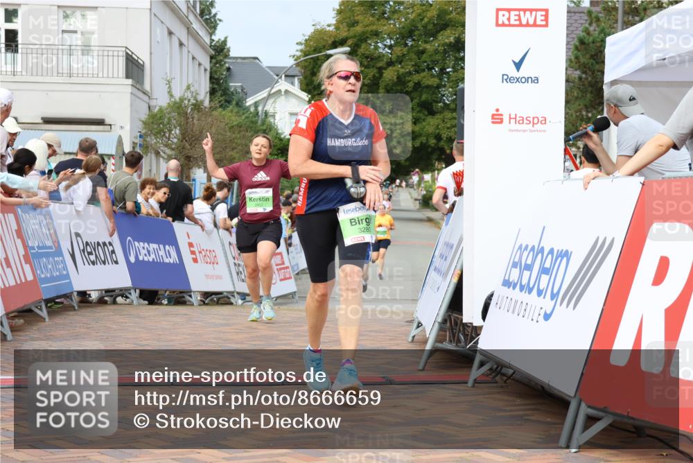 31.08.2025 - 21. Blankeneser Heldenlauf Strokosch-Dieckow http://msf.ph/oto/8666659 31.08.2025 11:16:45 Ziel 3452, 3278, 3280 meine-sportfotos.de
