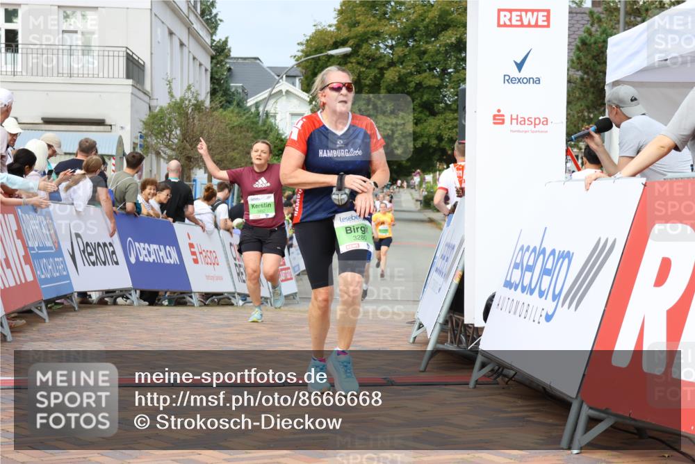 31.08.2025 - 21. Blankeneser Heldenlauf Strokosch-Dieckow http://msf.ph/oto/8666668 31.08.2025 11:16:45 Ziel 3452, 3278, 3280 meine-sportfotos.de