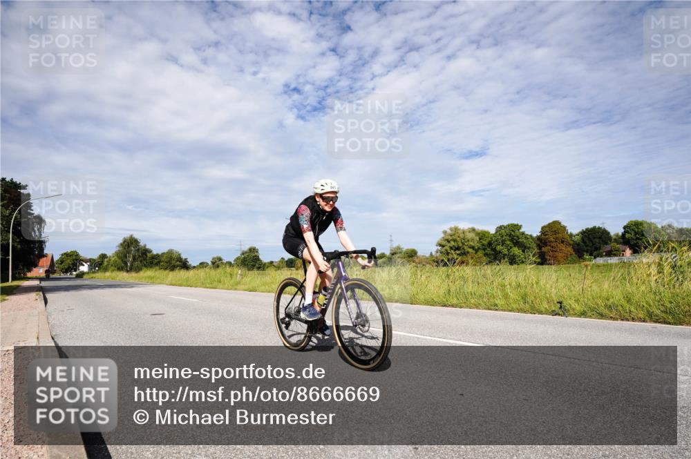 31.08.2025 - Elbe Triathlon Hamburg Michael Burmester http://msf.ph/oto/8666669 31.08.2025 10:34:51 Radfahren 841, 1220, 1231, 1244 meine-sportfotos.de