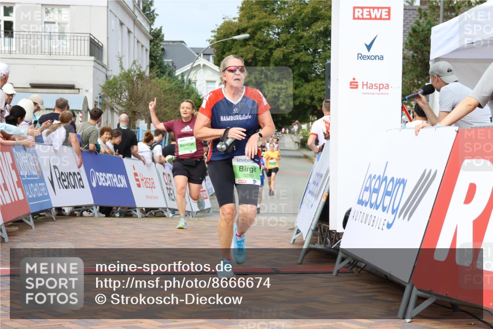 31.08.2025 - 21. Blankeneser Heldenlauf Strokosch-Dieckow http://msf.ph/oto/8666674 31.08.2025 11:16:45 Ziel 3452, 3278, 3280 meine-sportfotos.de