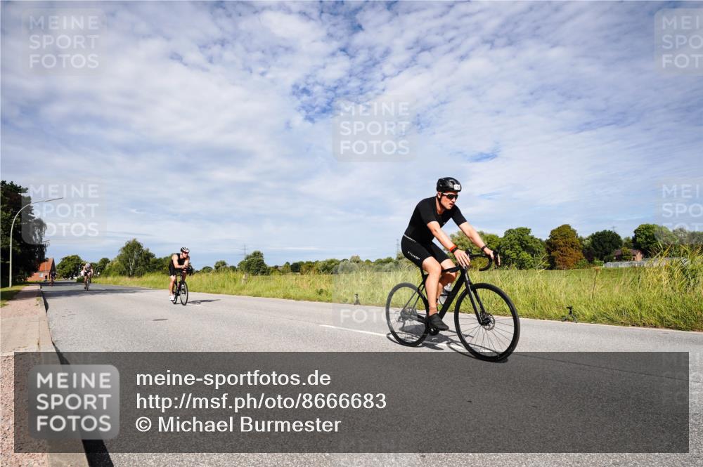 31.08.2025 - Elbe Triathlon Hamburg Michael Burmester http://msf.ph/oto/8666683 31.08.2025 10:35:09 Radfahren 794, 957, 1034, 1126, 1236 meine-sportfotos.de