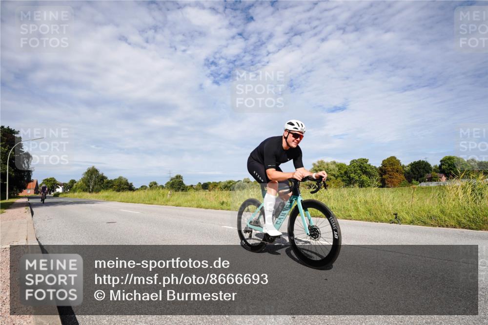 31.08.2025 - Elbe Triathlon Hamburg Michael Burmester http://msf.ph/oto/8666693 31.08.2025 10:35:19 Radfahren 856, 960 meine-sportfotos.de
