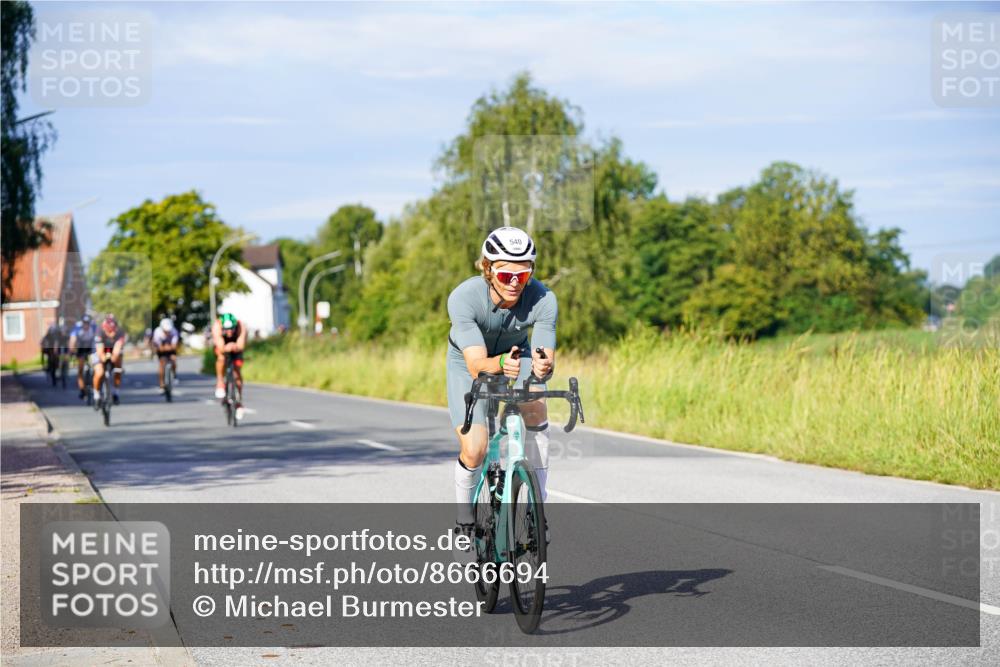 31.08.2025 - Elbe Triathlon Hamburg Michael Burmester http://msf.ph/oto/8666694 31.08.2025 09:38:00 Radfahren 252, 304, 335, 391, 405, 435, 540, 551, 554, 854 meine-sportfotos.de