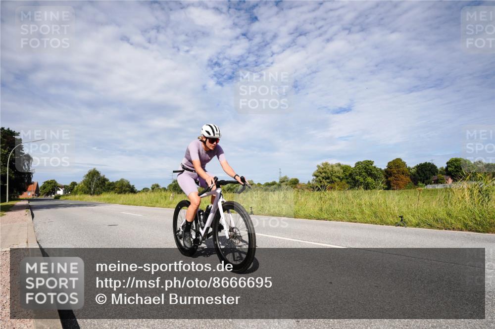 31.08.2025 - Elbe Triathlon Hamburg Michael Burmester http://msf.ph/oto/8666695 31.08.2025 10:35:22 Radfahren 856, 960 meine-sportfotos.de