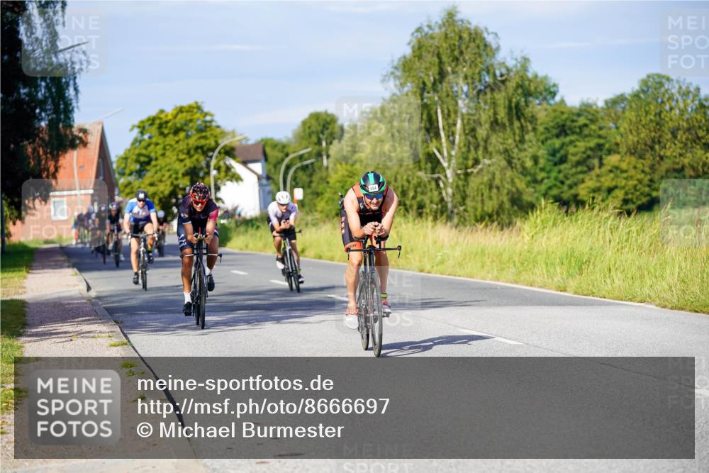 31.08.2025 - Elbe Triathlon Hamburg Michael Burmester http://msf.ph/oto/8666697 31.08.2025 09:38:01 Radfahren 252, 304, 335, 391, 405, 435, 540, 551, 554, 854, 895 meine-sportfotos.de