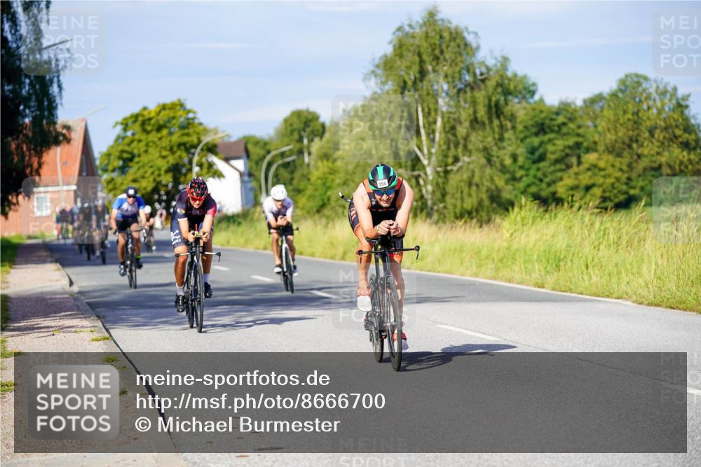 31.08.2025 - Elbe Triathlon Hamburg Michael Burmester http://msf.ph/oto/8666700 31.08.2025 09:38:02 Radfahren 252, 304, 335, 391, 403, 405, 540, 551, 554, 854, 895 meine-sportfotos.de