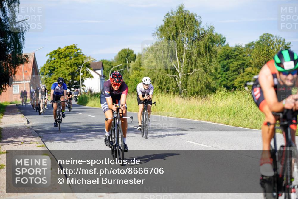 31.08.2025 - Elbe Triathlon Hamburg Michael Burmester http://msf.ph/oto/8666706 31.08.2025 09:38:02 Radfahren 252, 304, 335, 391, 403, 405, 540, 551, 554, 854, 895 meine-sportfotos.de