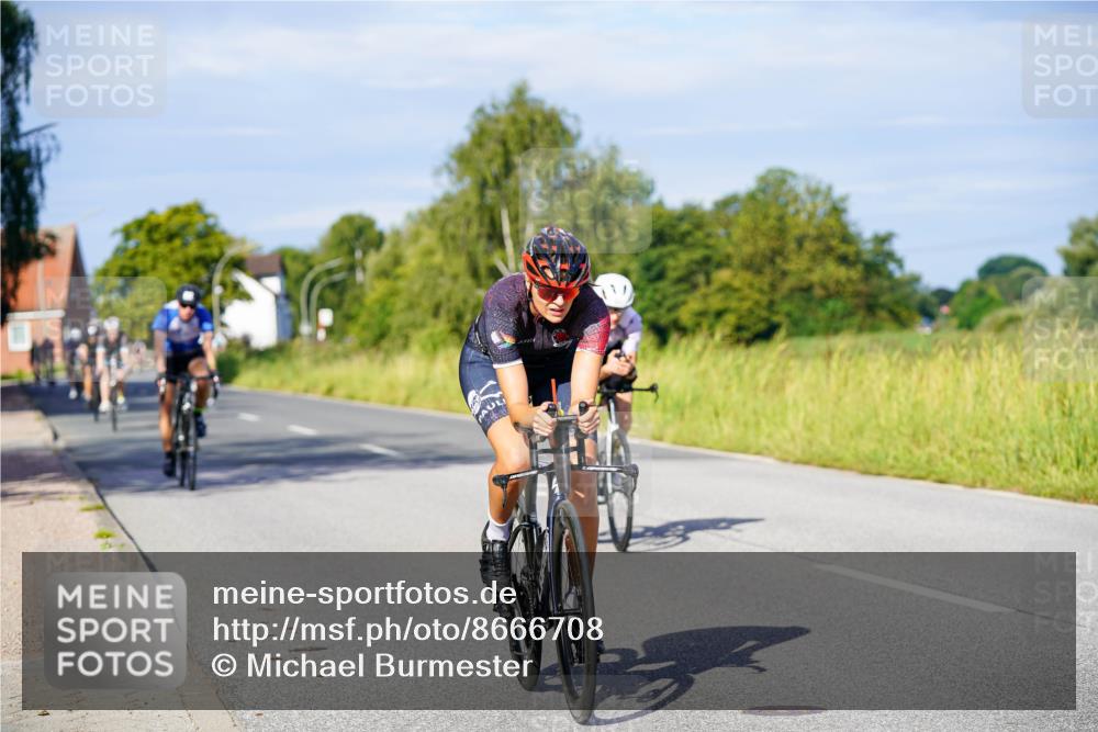 31.08.2025 - Elbe Triathlon Hamburg Michael Burmester http://msf.ph/oto/8666708 31.08.2025 09:38:03 Radfahren 252, 304, 335, 391, 403, 405, 540, 551, 554, 854, 895 meine-sportfotos.de