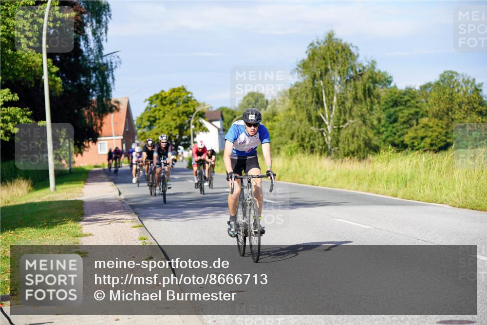 31.08.2025 - Elbe Triathlon Hamburg Michael Burmester http://msf.ph/oto/8666713 31.08.2025 09:38:04 Radfahren 252, 304, 335, 370, 391, 403, 405, 551, 554, 854, 895 meine-sportfotos.de