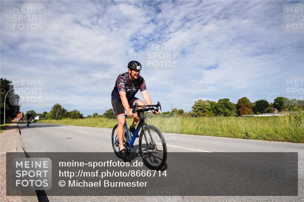31.08.2025 - Elbe Triathlon Hamburg Michael Burmester http://msf.ph/oto/8666714 31.08.2025 10:35:45 Radfahren 930, 1023, 1036, 1064, 1101, 1156, 1186, 1228 meine-sportfotos.de