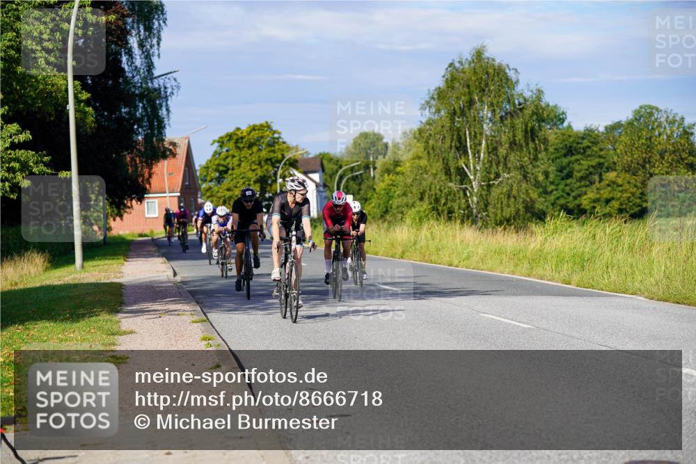 31.08.2025 - Elbe Triathlon Hamburg Michael Burmester http://msf.ph/oto/8666718 31.08.2025 09:38:05 Radfahren 252, 304, 335, 370, 391, 403, 405, 551, 554, 854, 895 meine-sportfotos.de