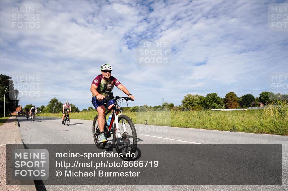 31.08.2025 - Elbe Triathlon Hamburg Michael Burmester http://msf.ph/oto/8666719 31.08.2025 10:35:51 Radfahren 921, 930, 1005, 1064, 1186, 1237 meine-sportfotos.de