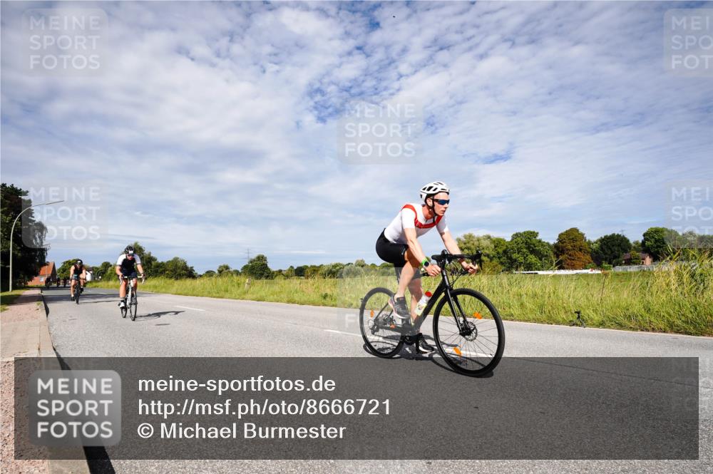 31.08.2025 - Elbe Triathlon Hamburg Michael Burmester http://msf.ph/oto/8666721 31.08.2025 10:35:52 Radfahren 921, 923, 930, 1005, 1064, 1125, 1186, 1237 meine-sportfotos.de