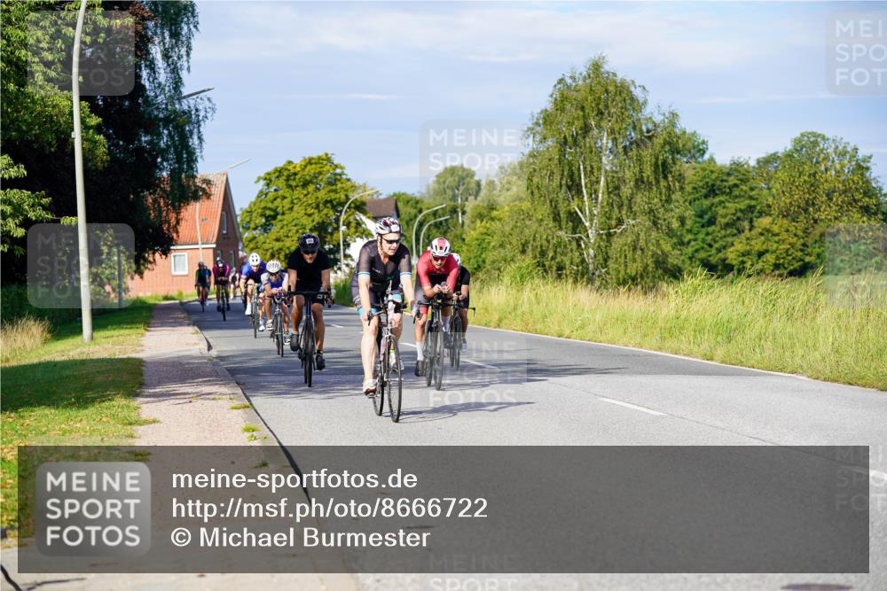 31.08.2025 - Elbe Triathlon Hamburg Michael Burmester http://msf.ph/oto/8666722 31.08.2025 09:38:05 Radfahren 252, 304, 335, 370, 391, 403, 405, 551, 554, 854, 895 meine-sportfotos.de