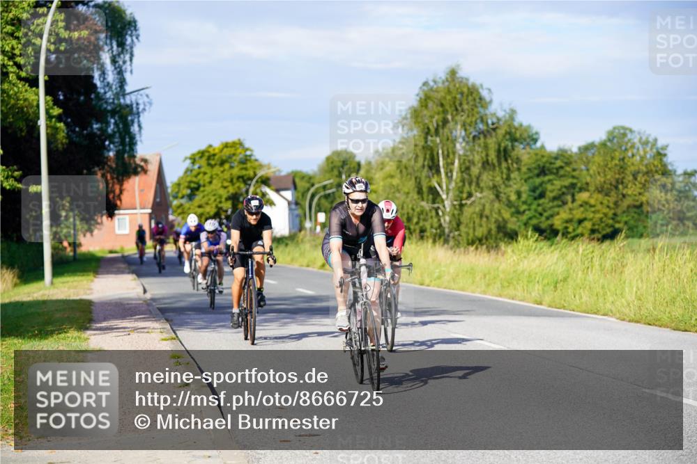 31.08.2025 - Elbe Triathlon Hamburg Michael Burmester http://msf.ph/oto/8666725 31.08.2025 09:38:06 Radfahren 252, 304, 335, 370, 391, 403, 405, 551, 854, 895 meine-sportfotos.de