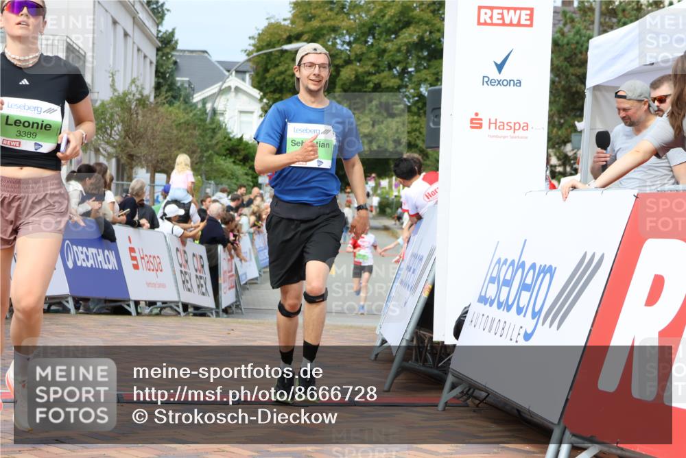 31.08.2025 - 21. Blankeneser Heldenlauf Strokosch-Dieckow http://msf.ph/oto/8666728 31.08.2025 10:58:03 Ziel 3389, 3460, 3425, 3387 meine-sportfotos.de