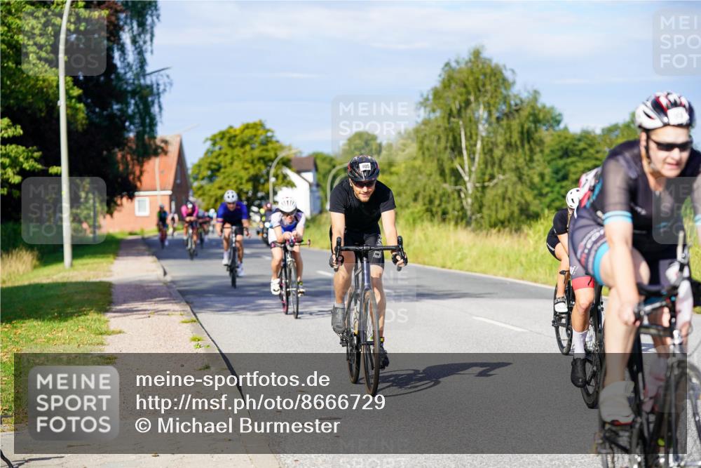 31.08.2025 - Elbe Triathlon Hamburg Michael Burmester http://msf.ph/oto/8666729 31.08.2025 09:38:07 Radfahren 304, 335, 370, 391, 403, 405, 788, 854, 895 meine-sportfotos.de